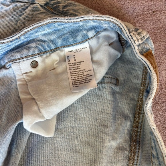 American Eagle Shorts Acid Wash Distressed Raw Hem Light Blue Size 20 - Picture 3 of 9